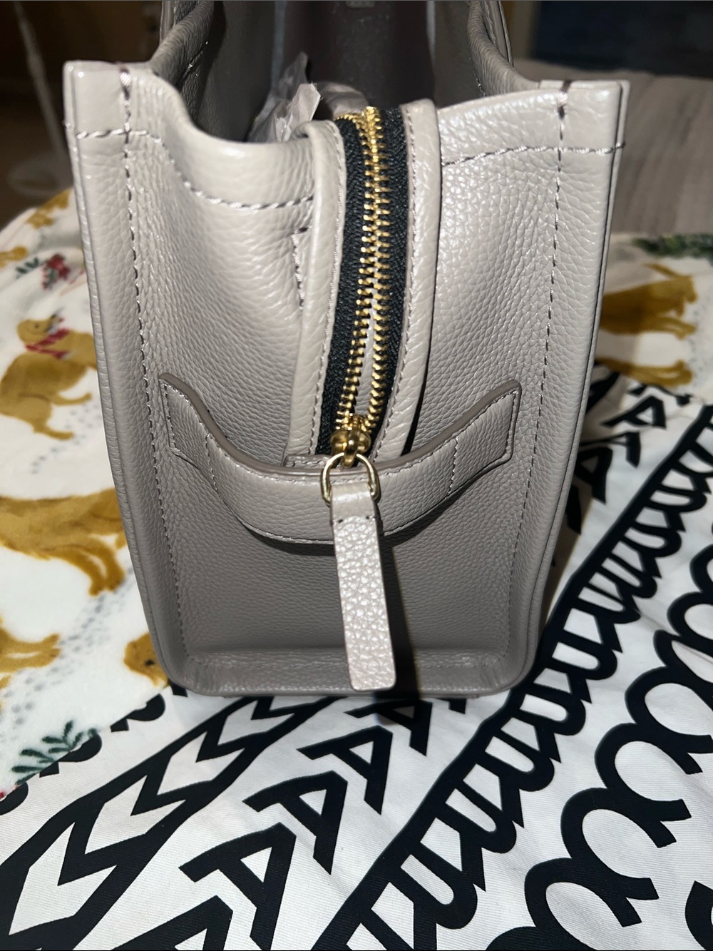 Marc Jacobs Gray Pebbled All Grain Leather Tote Bag New Never used. M size - Picture 4 of 10